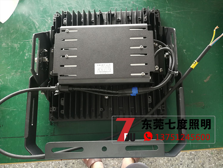 �������ģ�MʽLEDͶ���400W����Ӿ��^��(sh��)�ĈDƬ