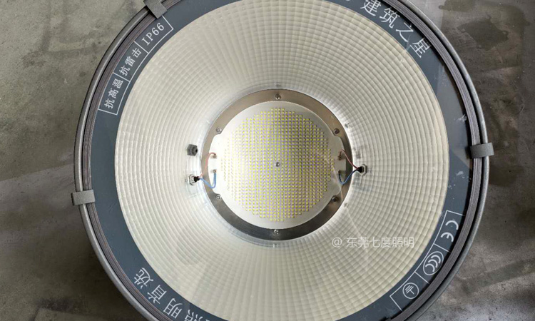 ��������NƬ����֮��LEDͶ����ĈDƬ